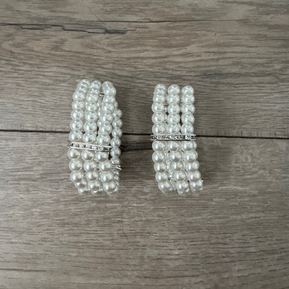 Faux pearl bracelet set